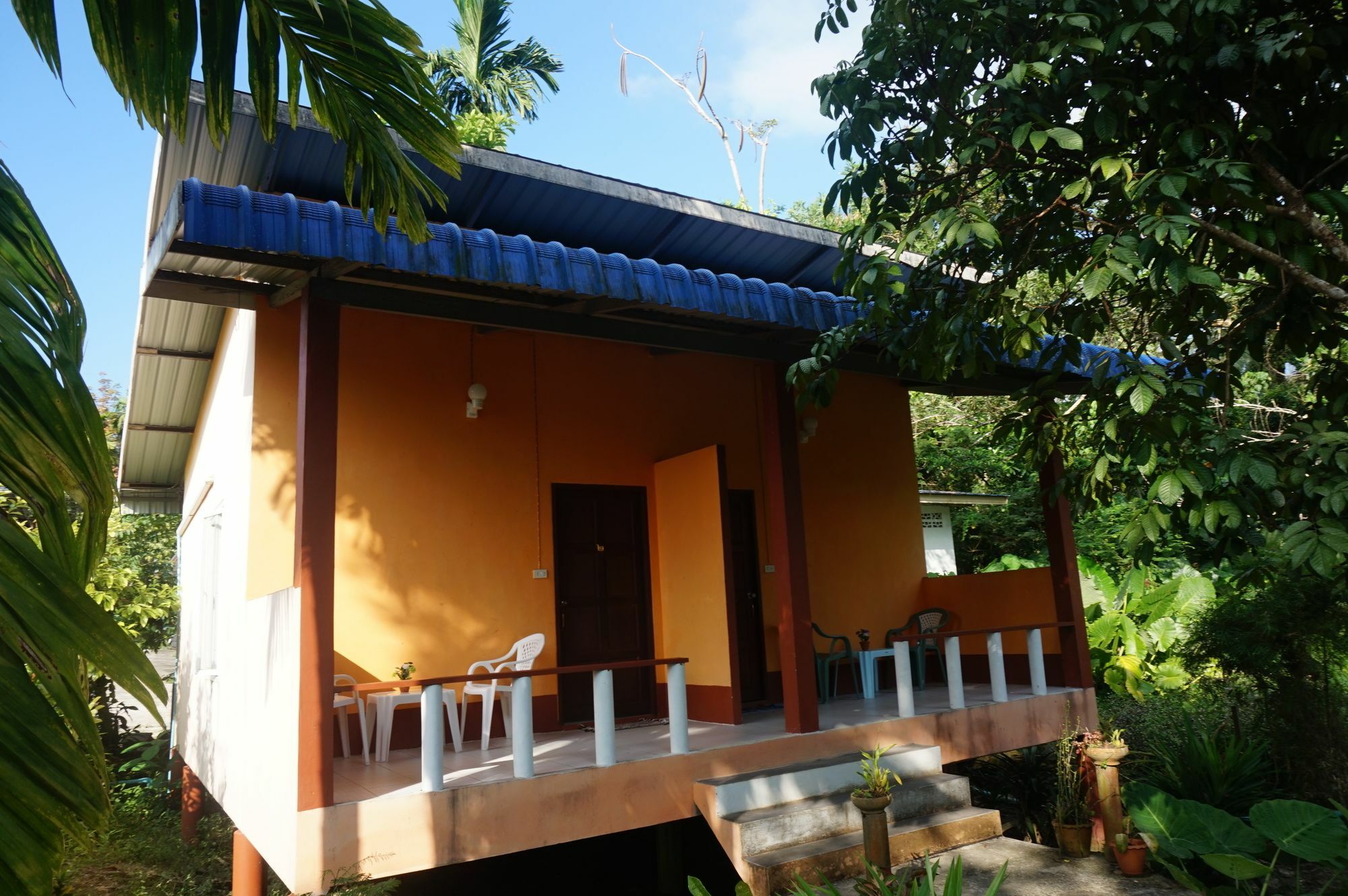 بيت شباب Bangsak Hut خاو لاك المظهر الخارجي الصورة
